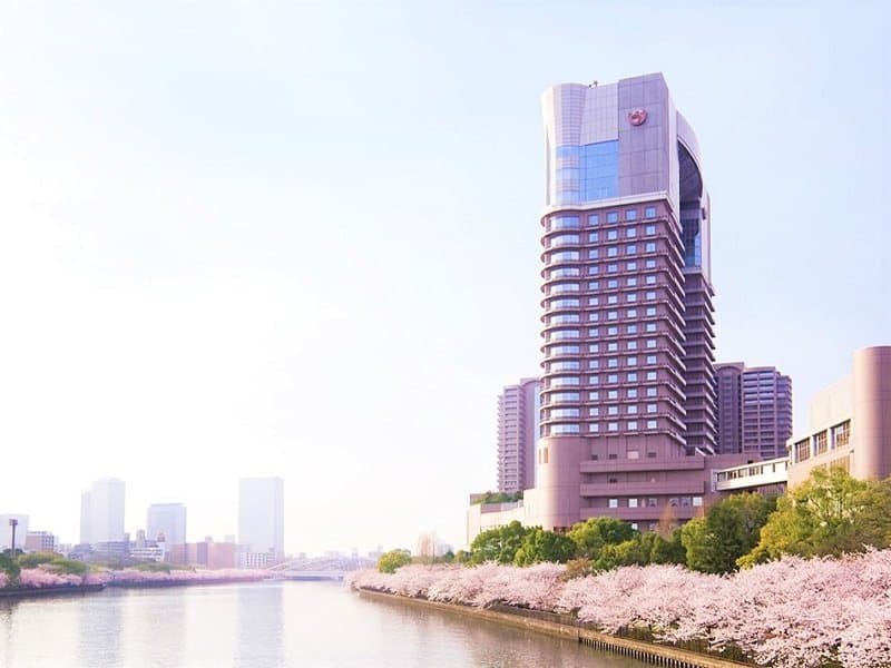 大阪市内有数の桜の名所、桜ノ宮に建つ帝国ホテル大阪。
開業以来100年を越えてつちかわれたおもてなしの心で華やかな宴を演出いたします。
