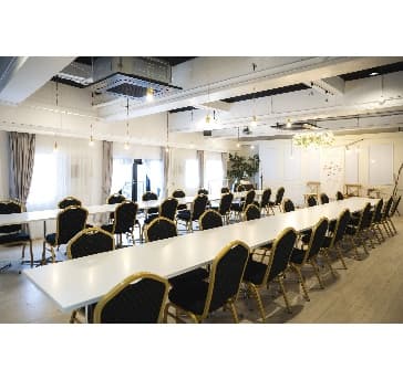 お席は自由にアレンジできる会場
30名様～75名様まで着席可
色々な用途に使用可能