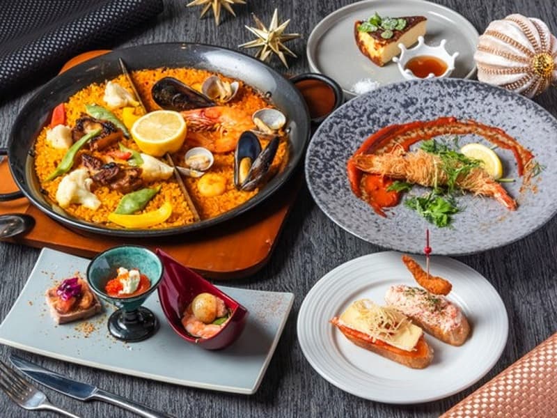 パエリアや海老料理など、こだわりの本格スペイン料理
