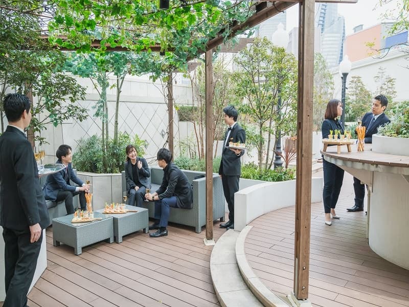 【屋外でのご宴会も】
会場内に限らず、ガーデンを使用したご宴席も可能でございます。
青空の下、アートグレイス大宮だけでしか味わえない時間をお過ごしいただけます。