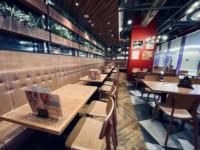 「テーブル席」
着席：最大69名様、立食：最大80名様まで収容可能（20名様から貸切OK♪）