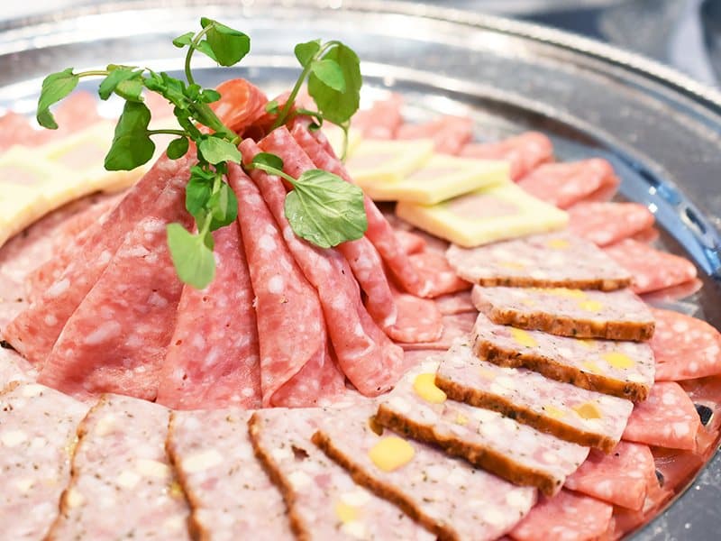ビジネス・プライベートと様々な用途（懇親会・結婚式の二次会・歓送迎会など）のパーティーにご利用いただけ、お客様のご要望に合った、パーティーメニューをご用意致します。お客様１人１人に合ったプランをご提案させて頂きますので、お気軽に御相談くださいませ。