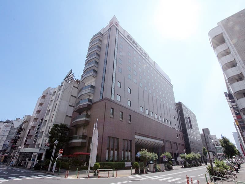 名古屋ガーデンパレスでは、客室・ロビーを広めに設計し、ゆったりとお過ごしいただける空間づくりにこだわりました。 ご宿泊のほか、宴集会やレストランでのお食事、結婚式などのホテルサービスも充実しています。