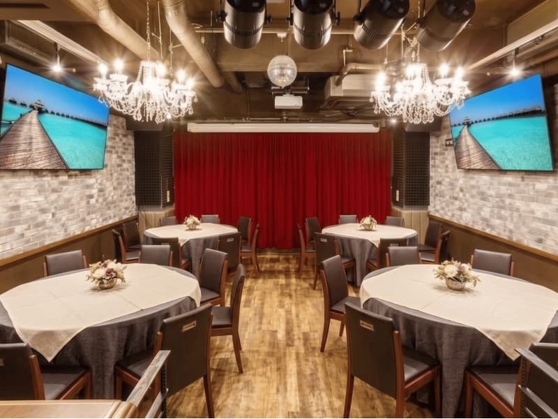 ▼小会場紹介▼
グレースバリ渋谷アロナ
着席：最大35名
立食：最大50名

少人数でも使える機能的な貸切会場♪
地下の隠れ家的なカジュアルパーティースペース♪
音響設備+特殊照明も完備！オリジナルなパーティーをするならココがオススメ！