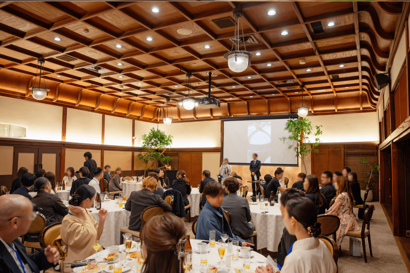 複数のバンケットを活用し、表彰式、会議、懇親会などの1日のスケジュールをすべて鮒鶴京都鴨川リゾートで。