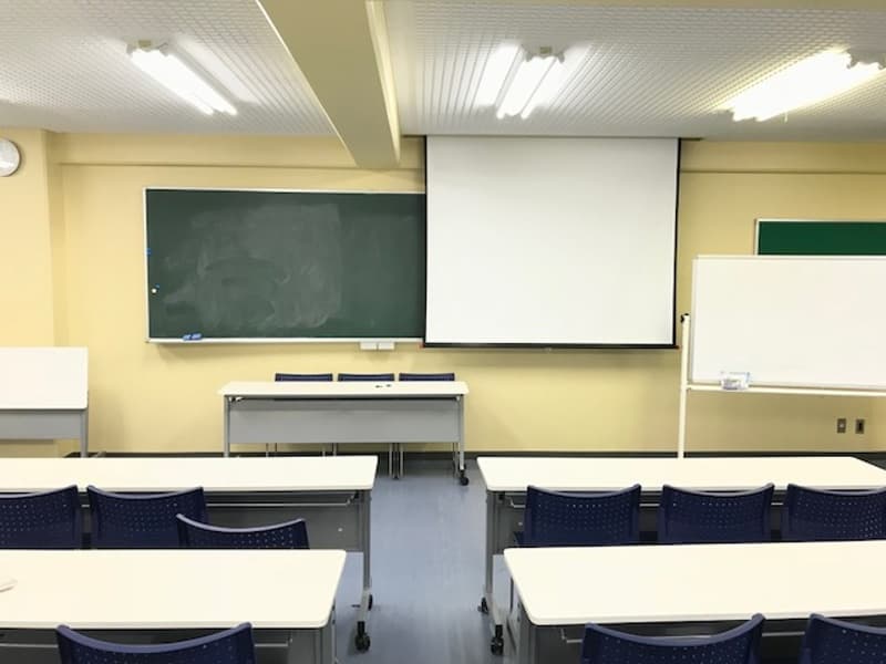 プロジェクター、スクリーンは無料でお貸出しします。
