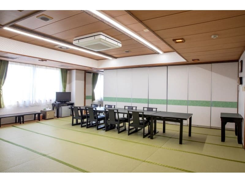 小・中宴会場「しおさい」
和室68畳を2分割して少人数でのご対応も可能です。