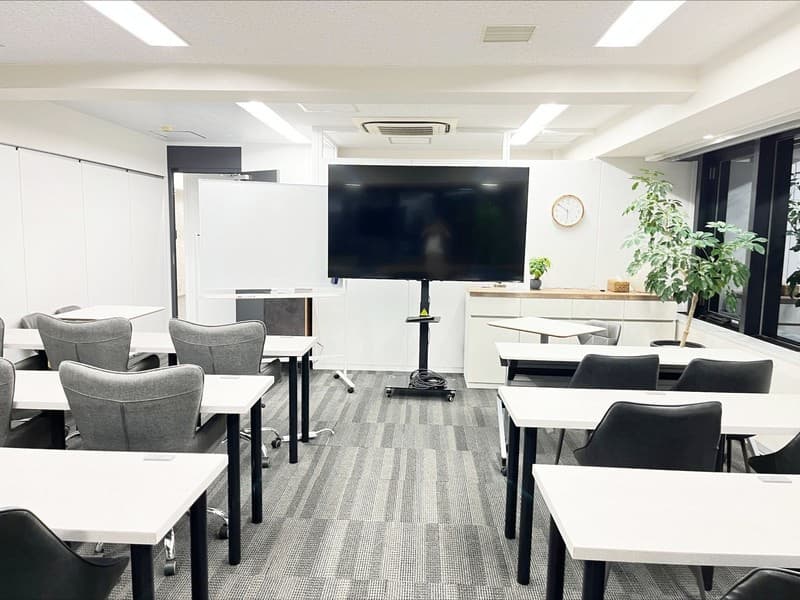 【最大30名】SpaceA
21名着席/オフサイトMTG・研修・イベント・懇親会に最適/飲食OK/オシャレ＆カジュアルな雰囲気でリーズナブルなのが好評。