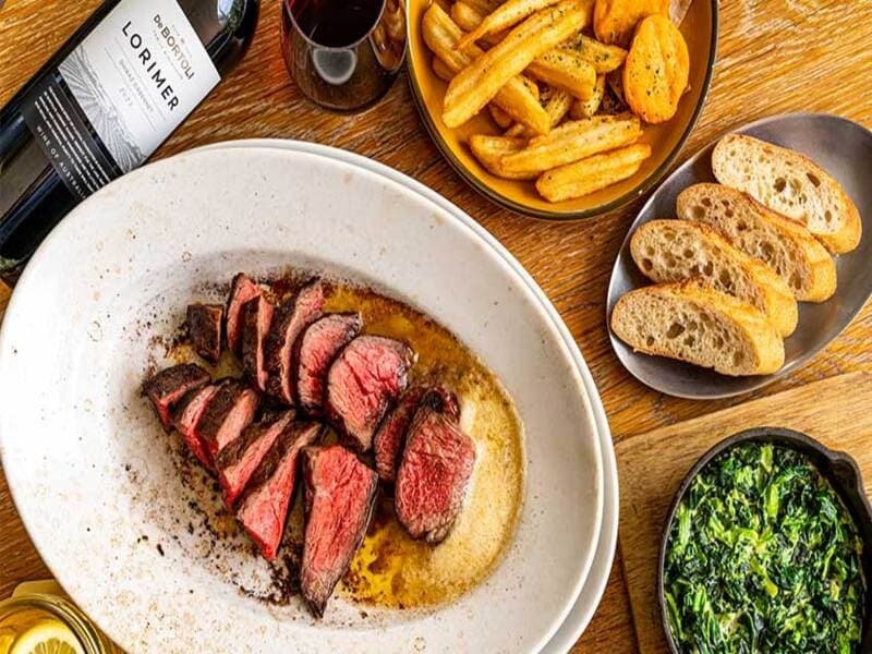 ◇女子会・デートに◇
ハンバーグやグリル料理を中心としたディナーメニューをご用意しており、女子会やカジュアルなデート、仕事帰りのお食事にもおすすめ。ショッピングや映画帰りにも気軽に立ち寄れます。