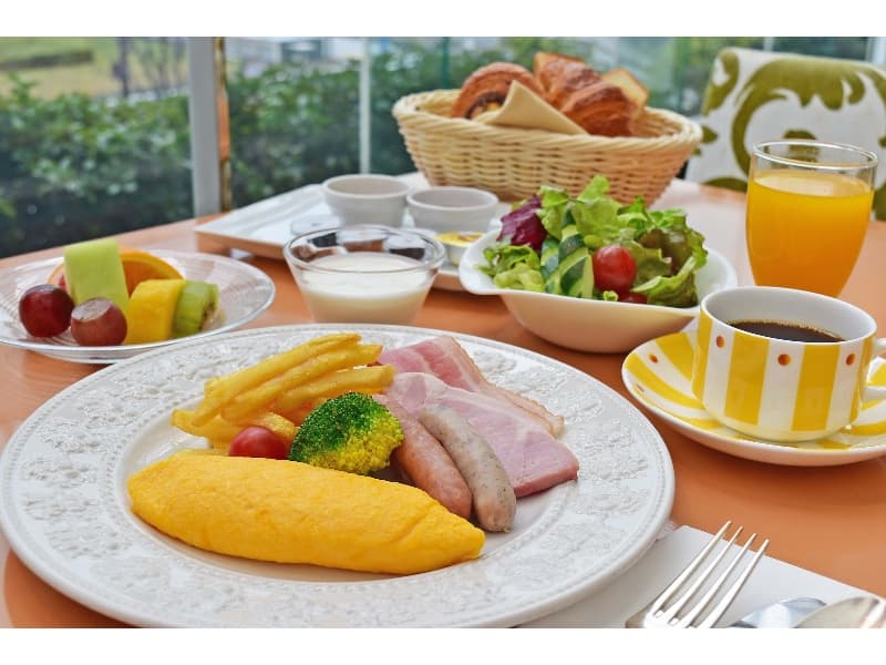 オールデイダイニング「カフェトスカ」（2階）
各メディアで絶賛されたトップランクの朝食です。目の前で出来上がる様子と香りに食欲も目覚めます。