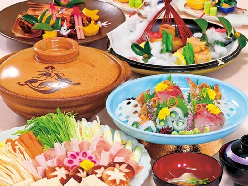 【ケータリングサービス】
和食・洋食・中華など、お客様のご要望に合わせたお料理をご用意いたします。ご予算に応じたオリジナルメニューのほか、季節の素材をふんだんに盛り込んだ松花堂弁当もご利用いただけます。
