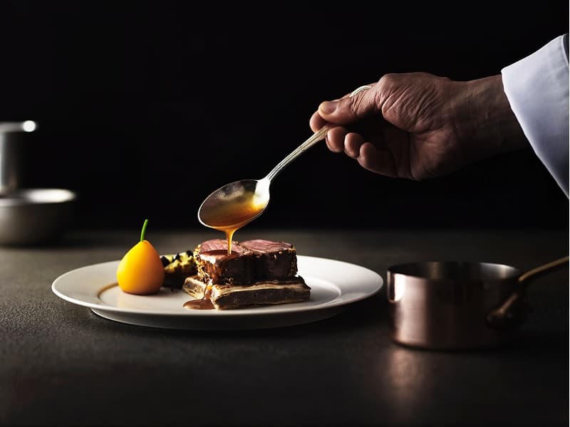 有名シェフが腕を振るう和・洋の各ジャンルのお料理と、各国VIPをお迎えしてきたスタッフによるホテルならではのホスピタリティーで、『食の東急』との評価いただいています