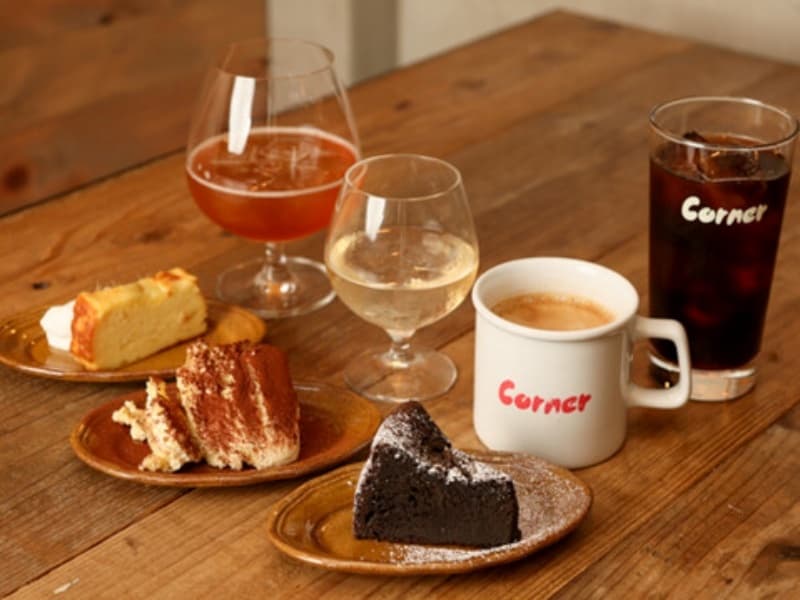 お酒だけでなく、「トロニカ珈琲店」の豆を使用したコーヒーやソフトドリンクもご用意しております。デザートのご相談も承ります。


