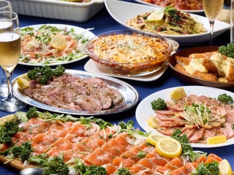 【お料理】
みんなで楽しむ彩り豊かなパーティーメニュー