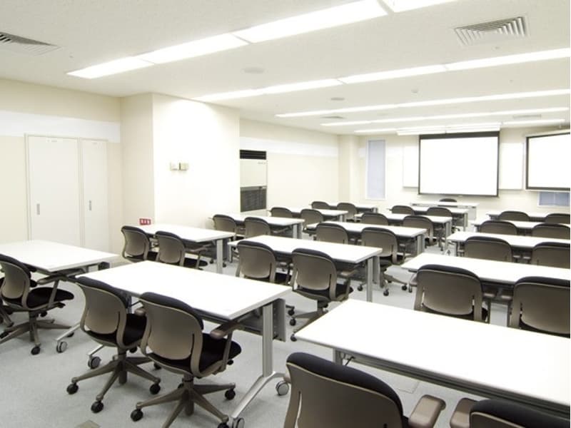 中研修室（77-82㎡）全3室
スクール最大30名　島型最大30名（6名×5島）