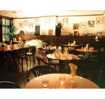 【リーベ】
収容人数　立食５０名／着席40名