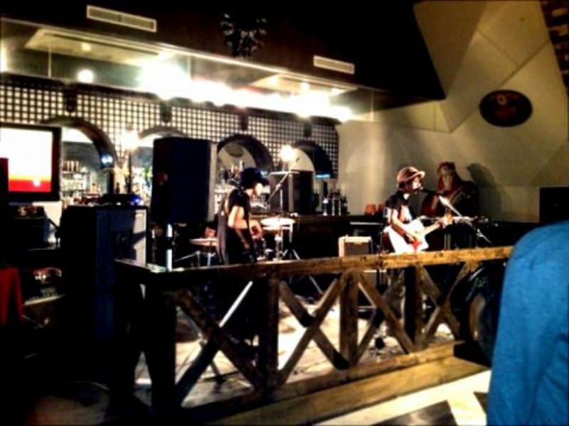 ステージに見立ててライブも可能