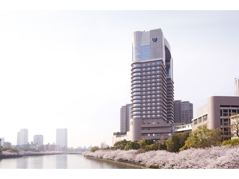 大阪市内有数の桜の名所、桜ノ宮に立地。
