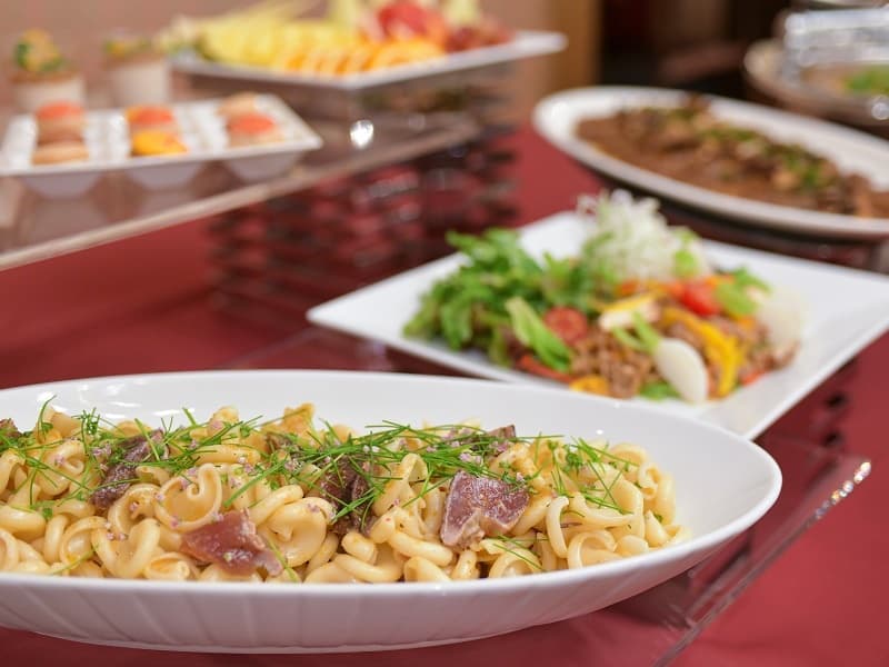 ケータリング（ホテル仕様のパーティー料理、お弁当、ドリンク等）はグループ会社と連携してご用意。※写真はイメージ