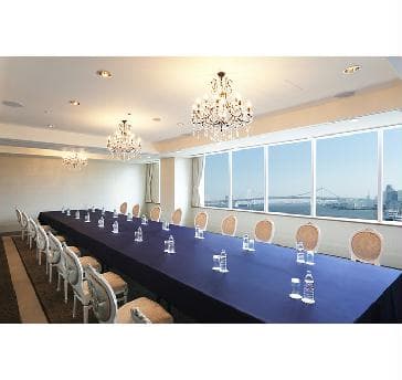 ベイサイドビュー　Bay Side View
正餐：約40名 / 立食ブッフェ：約50名