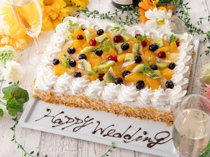 「ケーキ」
ウェディングケーキのご予約も承ります。
（3日前までに要予約）
