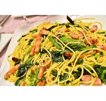 ほうれん草とベーコンのペペロンチーノパスタ