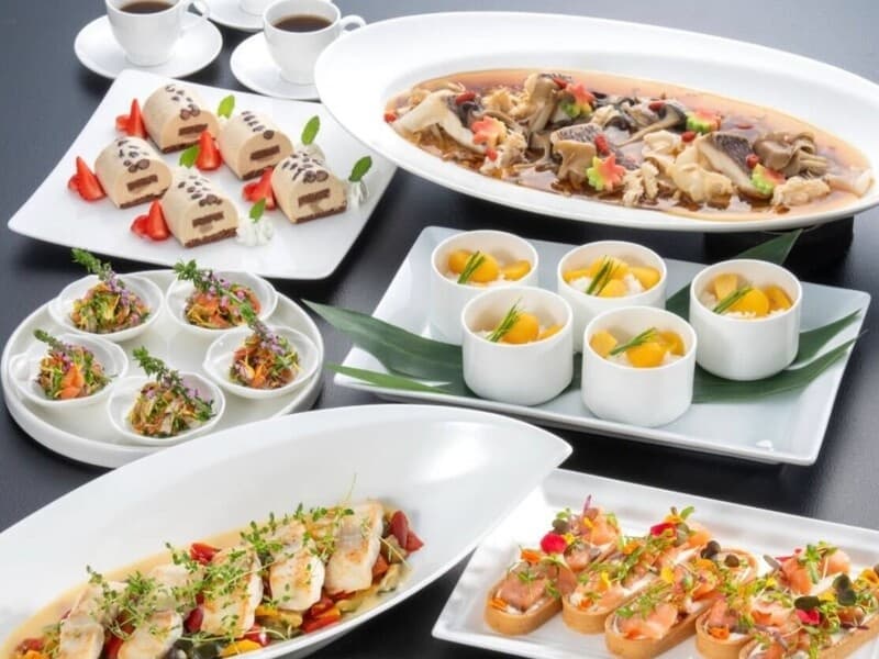 【お料理一例】
地場産の食材を取り入れた和洋折衷のメニューから、本格的なコース料理、ブッフェスタイルや卓盛料理など幅広く対応しております。

