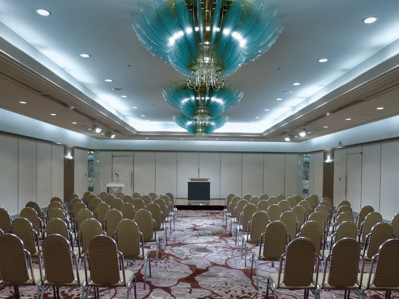 2階 宴会場 【すみれの間】
会議、各種パーティなど幅広くご利用いただけます。