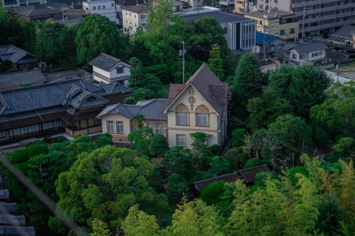 福山城の城郭内というユニークベニュー。
本館・洋館・茶室・蔵のすべてが国の登録有形文化財です。
