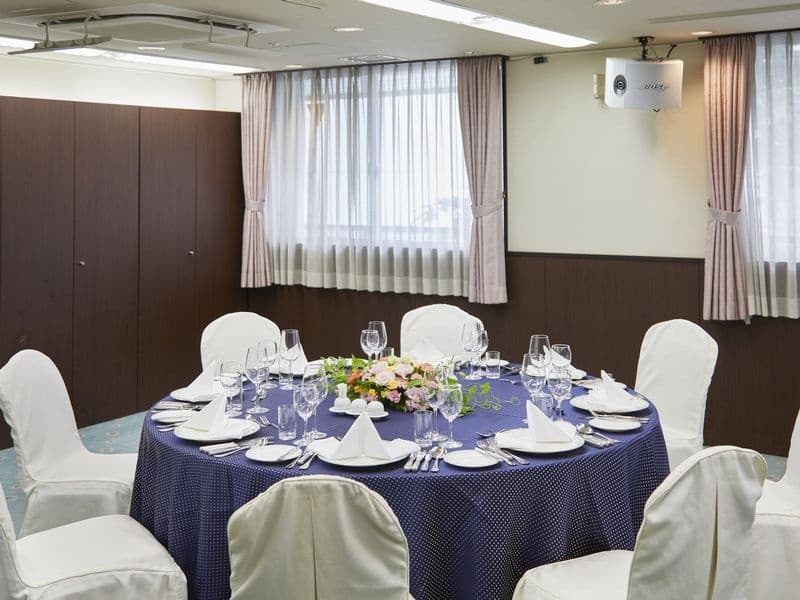 椿の間　着席40名様　立食50名様