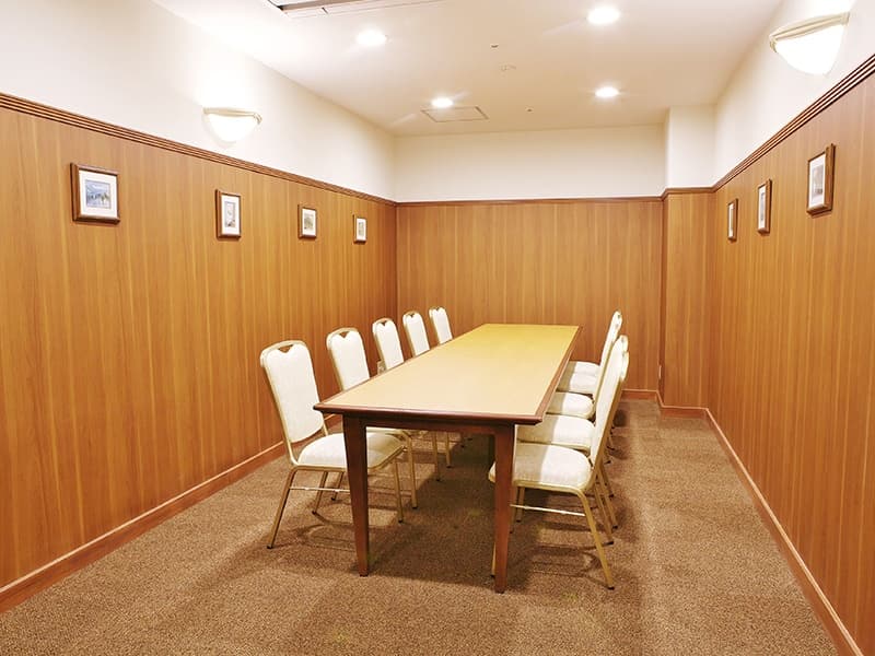 ■アトランタルーム
・面積（㎡）15.6
・天井高（m）2.4
＜会議・セミナー利用＞
・最大ご利用人数（人）
 対面12