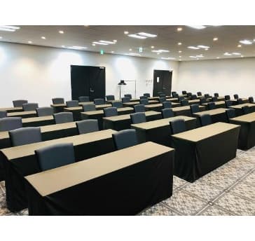 スクール形式60名収容可能な会場です。
様々な用途でご利用いただけます。