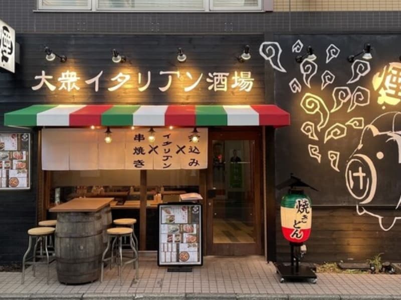 バルスタイルのおしゃれで広々とした店内でパーティー・宴会をお楽しみください♪