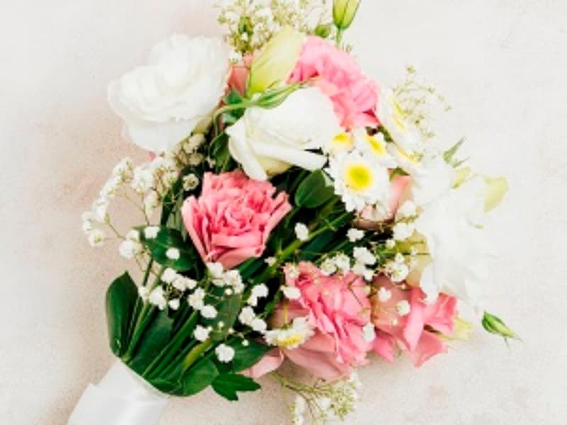 「ANNIVERSARY　花束」

装花のお手配は2日前までにご予約ください
※2名様～前日迄予約
※当日のキャンセルの場合はキャンセル料をいただく場合がございます。
贈呈用花束のお手配も承ります。