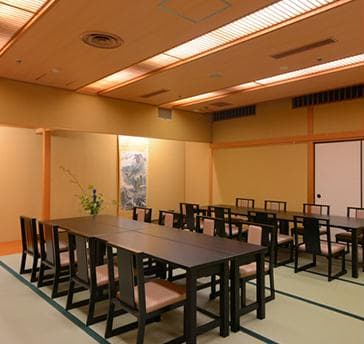 1階　和室宴会場　テーブル椅子スタイル
着席：10名様～90名様