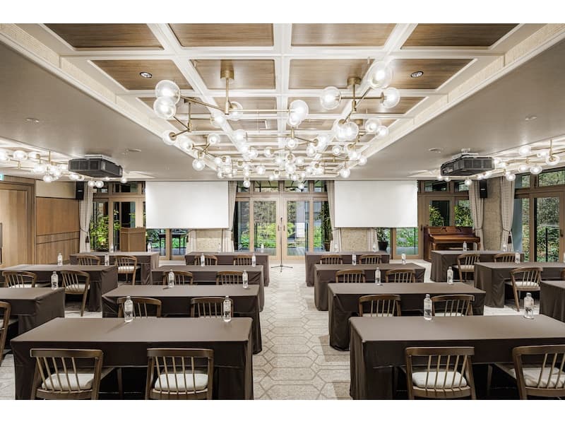 ・3F The Oriental Room
着席 72名様 立食 120名様　面積 135㎡
華やかなパーティー会場、イベント・表彰式にもぴったり。