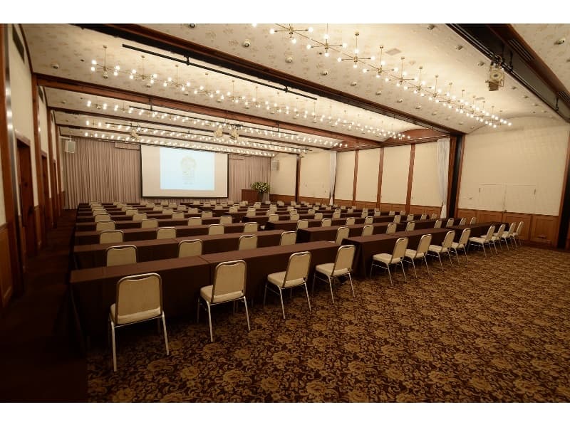 会場：オパール
スクール