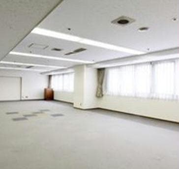 【401】
面積97平米、天井高2.5ｍ
スクール60名、シアター100名、ロの字40名