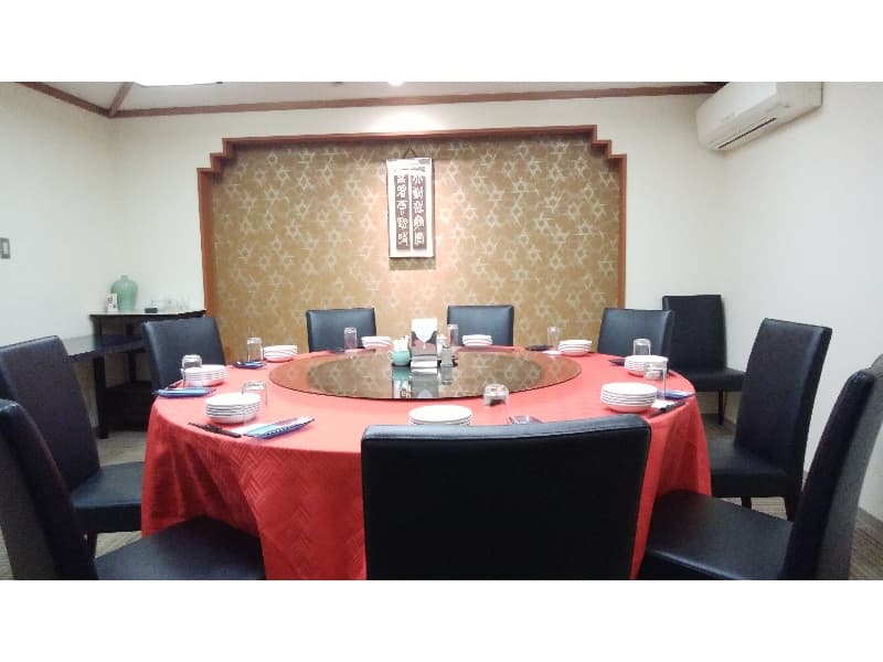 南館２階　中華料理レストラン　板屋飯店

板屋飯店には２つの完全個室が御座います！
最大１３名様まで可能です！
各部屋先着順でのご案内に為、ご予約はお早目に♪

＊１５時～１７時は営業時間外となっております。