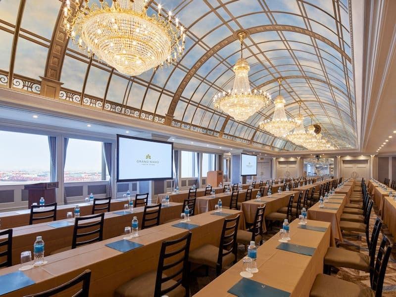 ■銀河　337平米
スクール：180席
シアター：420席