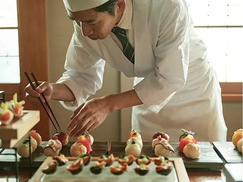 ■料理
シェフが厳選した食材を用いた、「自然」にこだわった美食をぜひお愉しみください。
日本らしい和食も、外国の方が好まれるお料理もご希望に合わせて提供が可能となります。