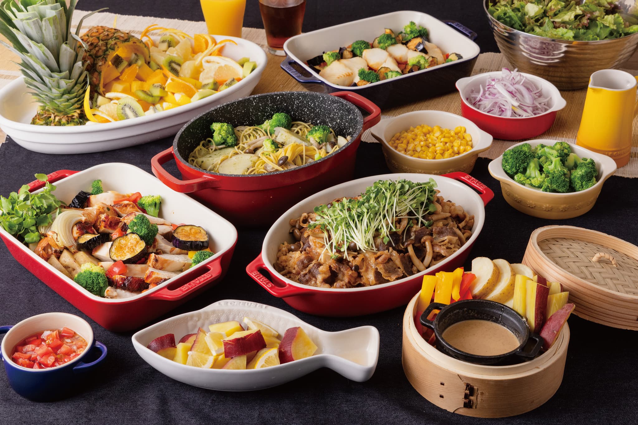 ＊夕食イメージ
※要予約※夕食は20名様以上から承ります。アルコール飲料の提供はできかねます。
企業・団体様の飲み会やパーティ会場としてご利用いただけます。
全て貸切での対応、バイキングスタイルでご用意させていただきます。
お気軽にお問合せくださいませ。
