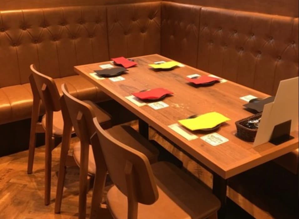 「テーブル席」
着席：最大69名様、立食：最大80名様まで収容可能（20名様から貸切OK♪）
