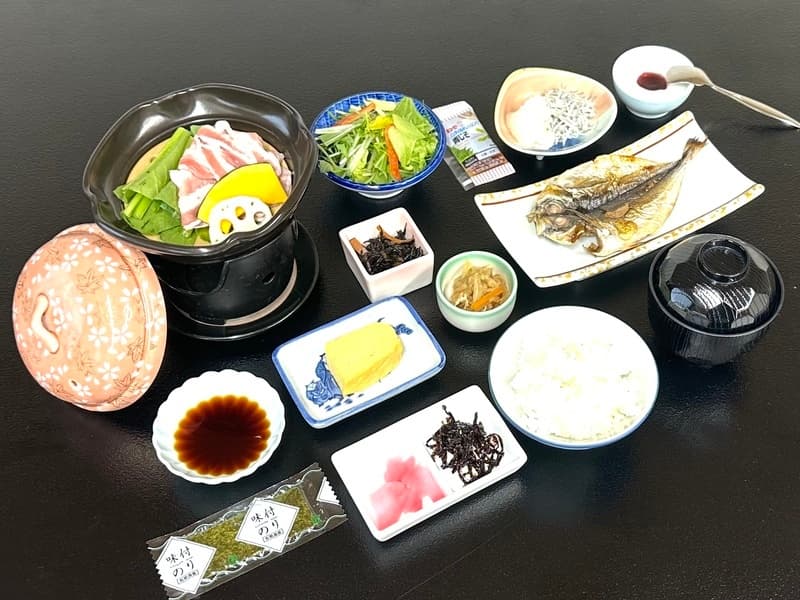 神奈川県特産「やまゆりポーク」のタジン蒸し ＆ あじの干物　和の朝食膳