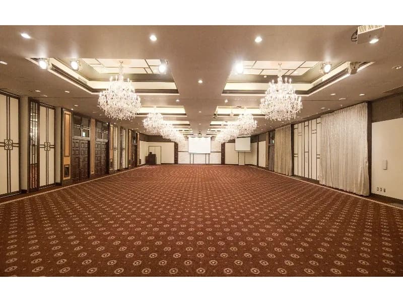 【本館1階】グランフローラ②
当ホテルで最も広い会場　用途に合わせて全スパン・半スパン・三分割で仕切っての利用も可能