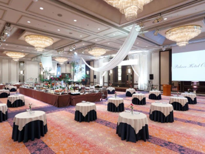 大宴会場「ローズルーム」。
立食は600名、着席は400名様までご利用いただけます。
会場を3室に分割も可能です。