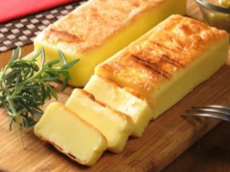 表面をサクサクに焼き上げたケージョ（焼きチーズ）