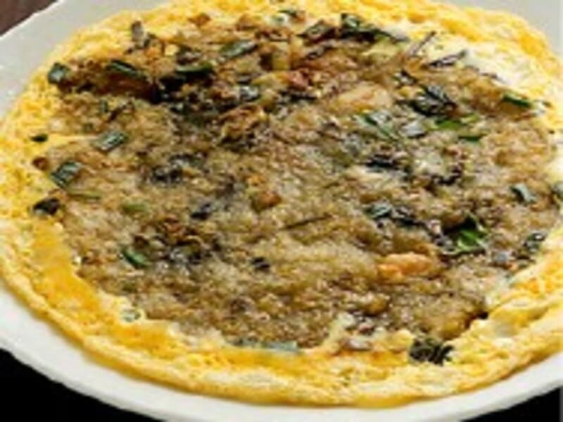 当店おすすめ
「台湾風牡蠣チヂミ煮」
片栗粉を使って焼き上げているので、表面はサクサク、中身はモチっとした食感を楽しめます。