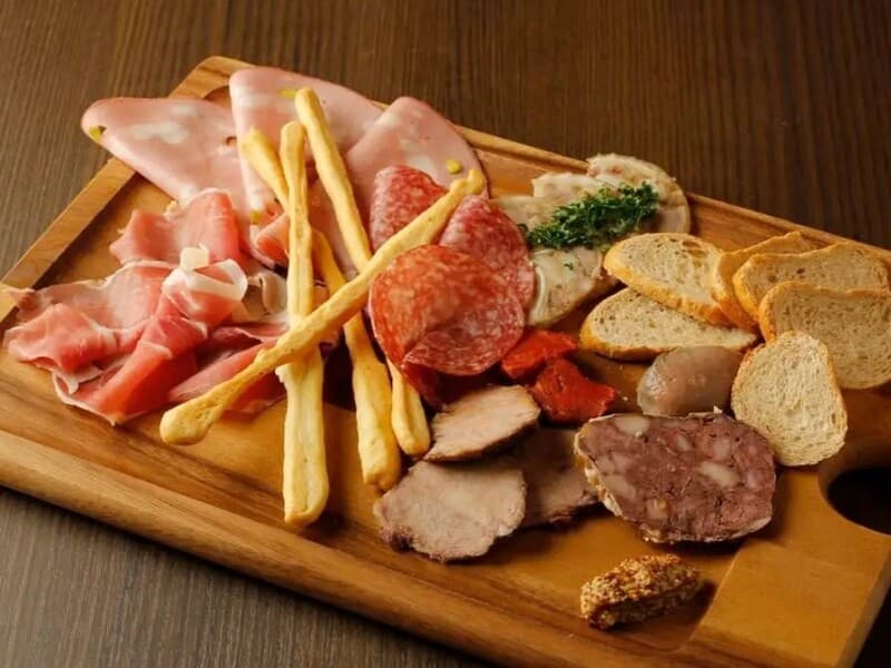 当店自慢の食材
イタリア産お肉の前菜盛り合わせ
【イタリア】