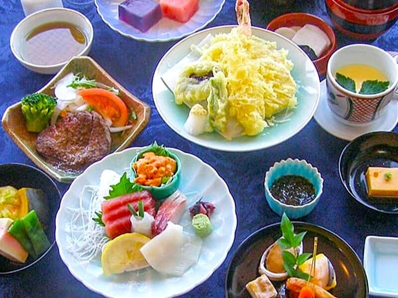 【お料理】
日本料理コース

※食材の仕入れによりメニューが変更になる場合がございます。